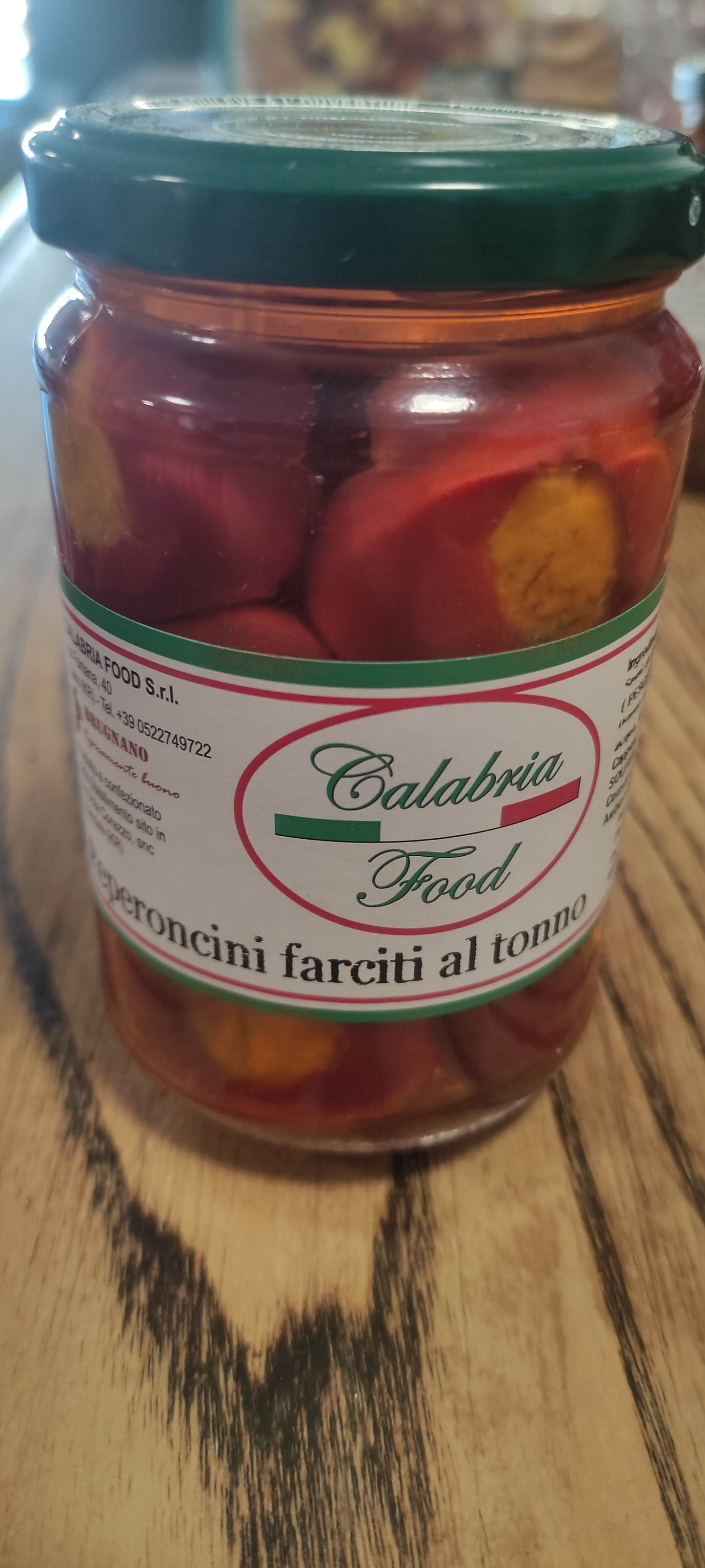 Peperoncini farciti al tonno vasetto da 314 ML.