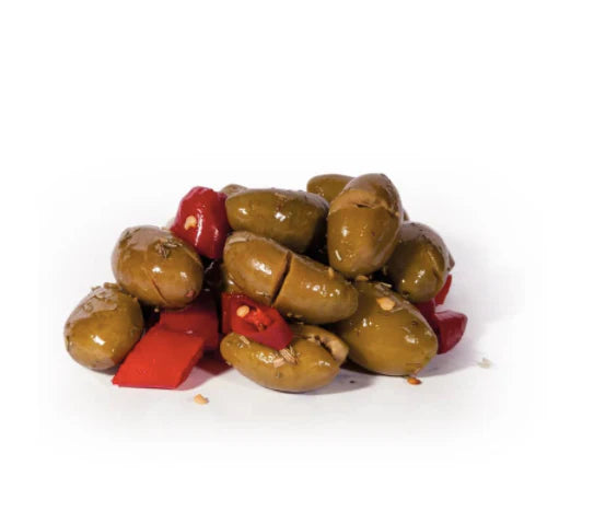 Le Olive condite sono un antipasto tipico della zona mediterranea, specie del sud Italia. Le olive verdi schiacciate sono semplici da preparare e succose in modo irresistibile. – CONFEZIONE SOTTOVUOTO DA 500 gr.