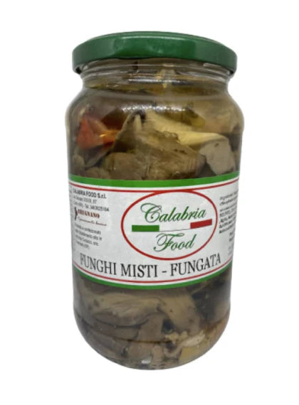 I Funghi Misti sono accuratamente selezionati, lavati e affettati. Quindi vengono conservati in olio, aceto di vino, sale e aromi naturali per facilitarne la conservazione. – INGREDIENTI: FUNGHI MISTI 65% (CONTIENE SOLFITI), OLIO DI SEMI DI GIRASOLE, PEPERONCINO, AGLIO, ACETO DI VINO (CONTIENE SOLFITI), SALE. ACIDIFICANTE: E330, CONSERVANTE E200, ANTIOSSIDANTE E300. REGOLATORE DI ACIDITÀ E575 – PESO NETTO: 580ML
