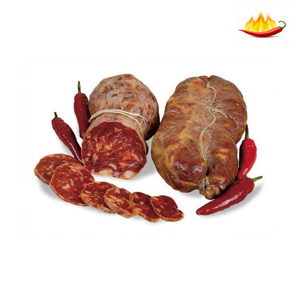 La Soppressata di Calabria è l’insaccato calabrese più pregiato perché ottenuto dalla lavorazione delle carni più magre del maiale, il prosciutto e il filetto, con l’aggiunta del miglior lardo proveniente dalla parte anteriore del lombo. Le carni, tritate a medio taglio e aromatizzate con pepe nero o peperoncino di Calabria dolce o piccante, vengono poi insaccate in budello naturale, forate e legate a mano con spago naturale. Tempo di stagionatura 50/60 giorni nella versione: dolce; piccante.