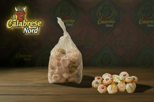 La pasta di mandorle, detta anche pasta reale,&nbsp;è una preparazione di pasticceria a base zucchero semolato e mandorle&nbsp;che viene tipicamente utilizzata per realizzare biscotti e piccoli dolcetti di pasticceria ma anche come copertura di dolci.