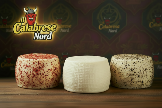 Pecorino calabrese fresco bainco, piccante con peperoncino rosso, con pepe nero. 13,9 € al kg.