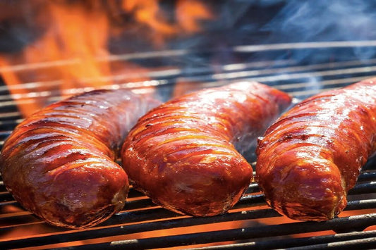 La salsiccia fresca calabrese, regina delle grigliate, ma anche piatto fantastico con patate ed alloro in padella o al forno. Insaccato in budello naturale è un prodotto genuino realizzato SOLO con carne di maiale, sale e peperoncino piccante, nel rispetto delle antiche tradizioni contadine